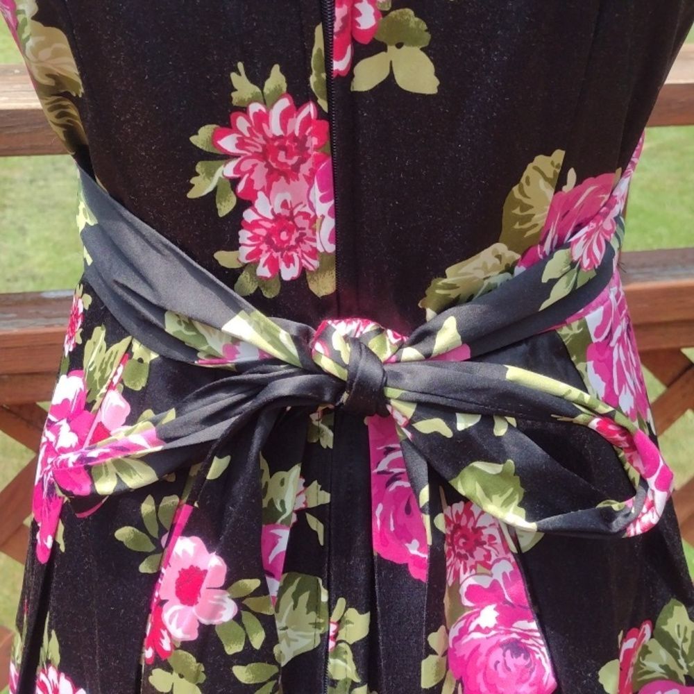 Teeze Me Black Dress with Bright Pink Floral Print with Shoulder Bow Size 5 - Picture 4 of 10